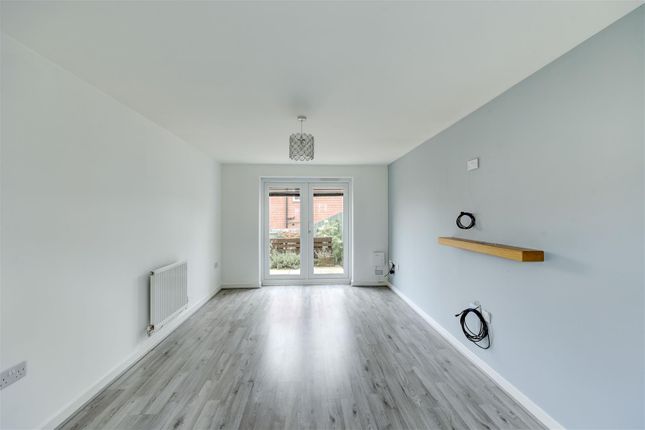 18, Tulip Gardens, Penrith photo 3