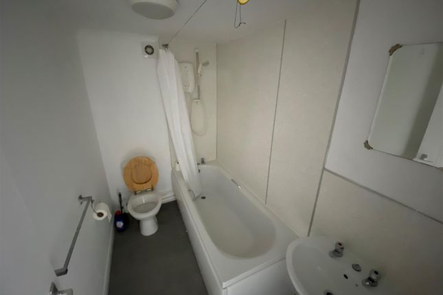 Flat 9, 42, St. Peter Street, Tiverton photo 4