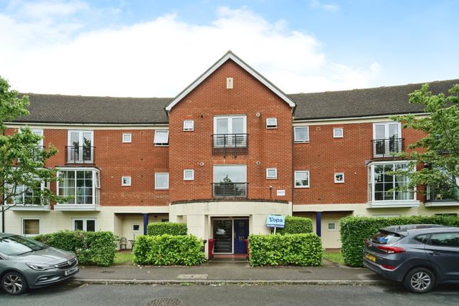 Thumbnail Flat for sale in Grasholm Way, Langley, Slough