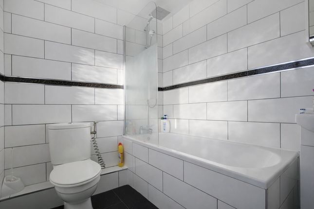 292 Clay Hill Road, Basildon photo 4