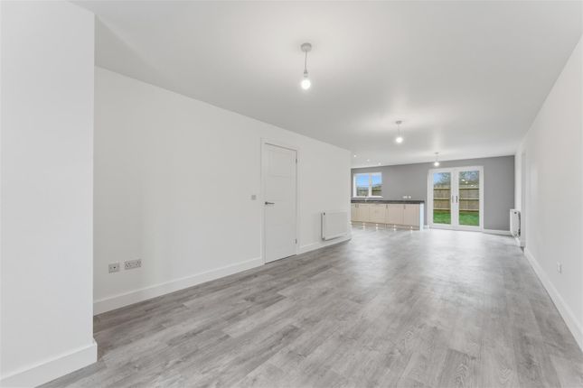 8, Wellingborough Road, Little Harrowden photo 3