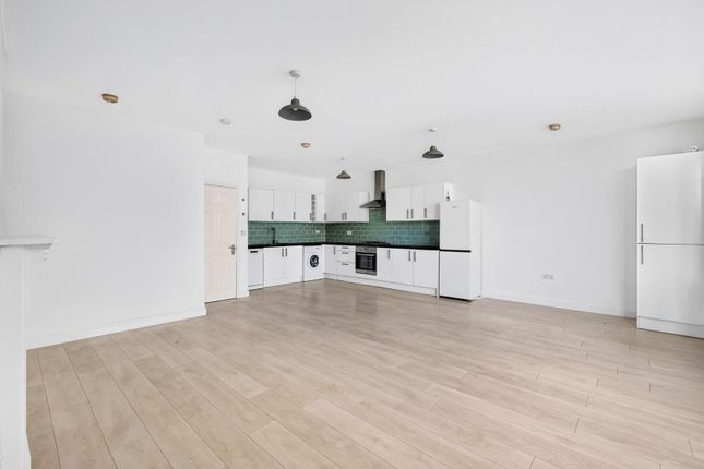 First Floor Flat, 168, High Street, Teddington photo 4