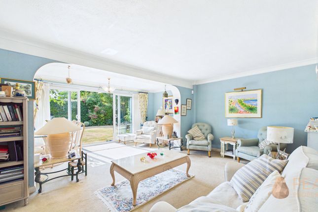 68 Grand Avenue, Worthing photo 3