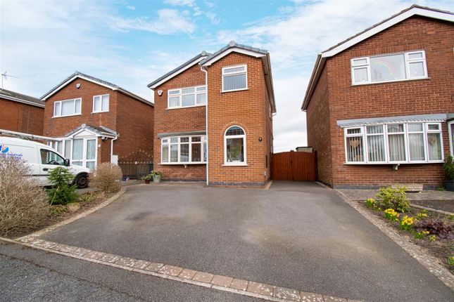 3-bed detached on 4, Queens View Drive, Ripley, £220,000