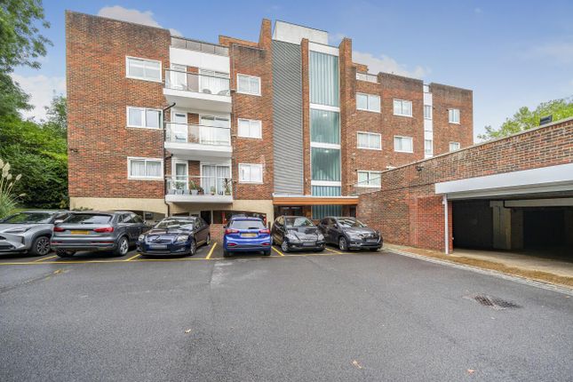 Flat for sale in Oak Lodge Close, Stanmore