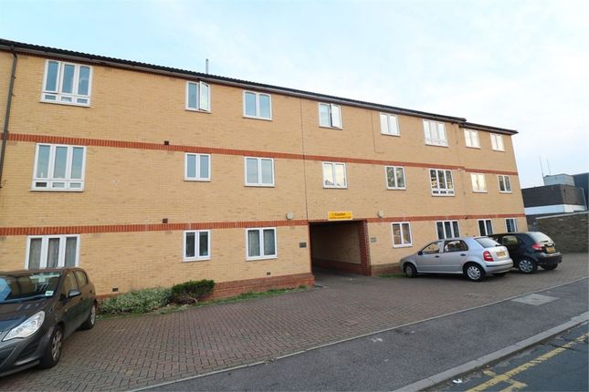 Thumbnail Flat to rent in Hobbs Close, Cheshunt