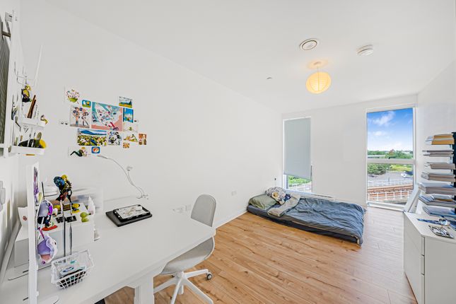 Flat 16, Grain Apartments, Silley Weir Promenade, London photo 4