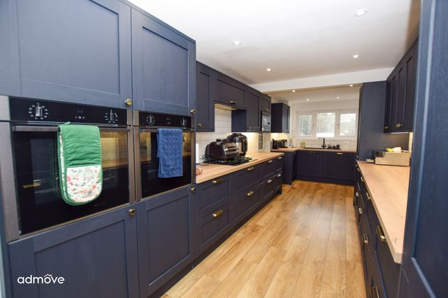 2 Meadow View, Lymm photo 4