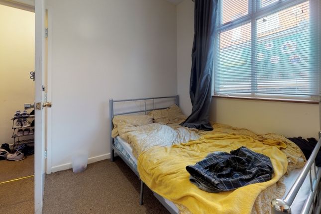 Terraced house to rent in Raven Road, Hyde Park, Leeds