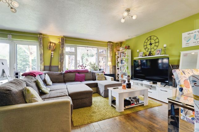 36, Kempson Drive, Sudbury photo 4