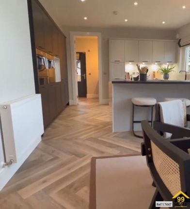Flat 9, 43-48 St Michaels Street, London photo 2
