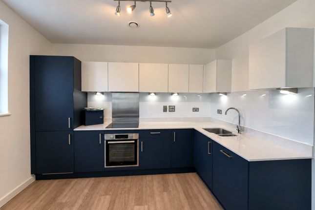 Flat 36, Langton House, 12, Old Market Place, Surrey photo 2