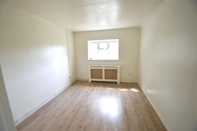 39, Bastable Avenue, Barking photo 4
