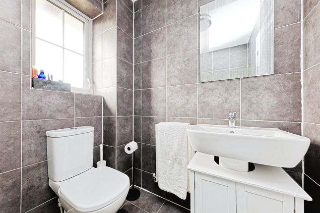 9, Harrison Road, Canterbury photo 4