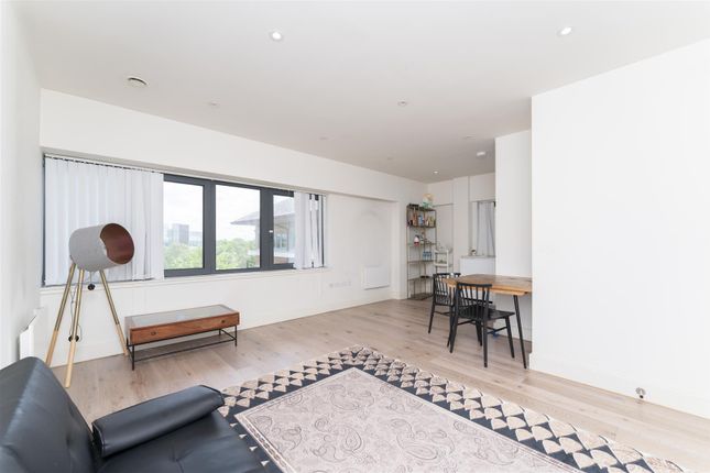 1-bed flat on Flat 30, 4, Mondial Way, Hayes, £210,000