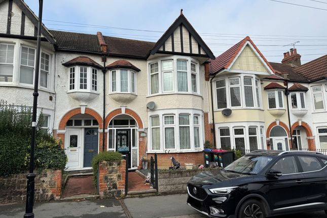 3-bed terraced on 95 Leigham Court Drive, Leigh-on-Sea, £300,000