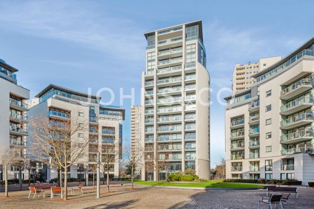 Flat to rent in Hyperion Tower, Pump House Crescent, Brentford