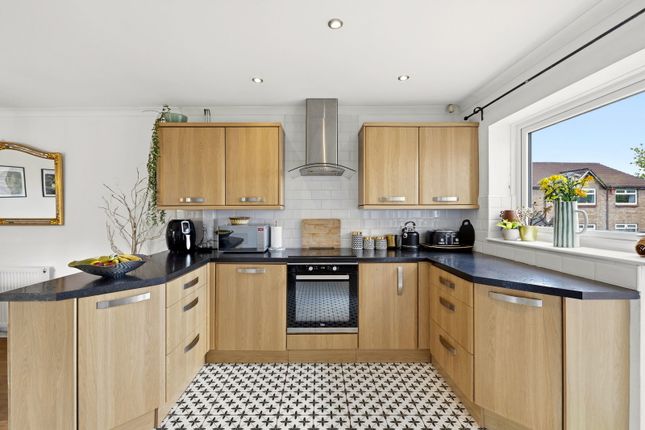 11, Poplar Close, Swansea photo 4