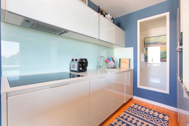 Flat for sale in Wingate Square, 63 Old Town, London