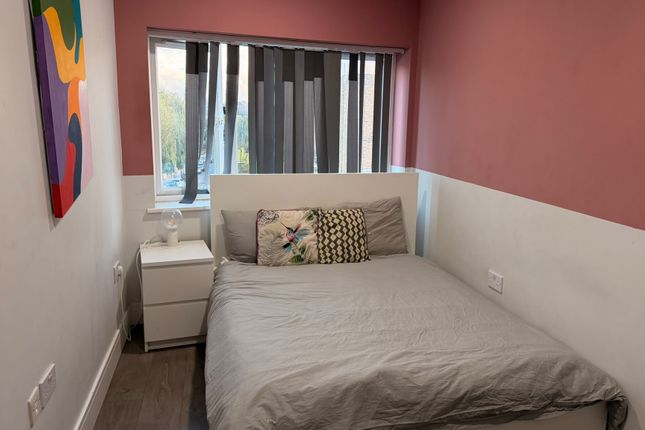 Flat 2, QC , Queens Crescent, London photo 4
