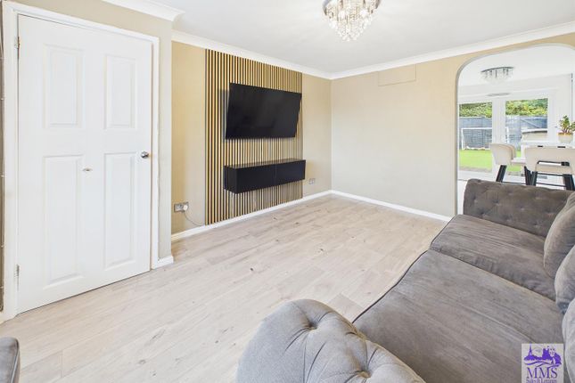 14, Peterborough Gardens, Strood photo 3