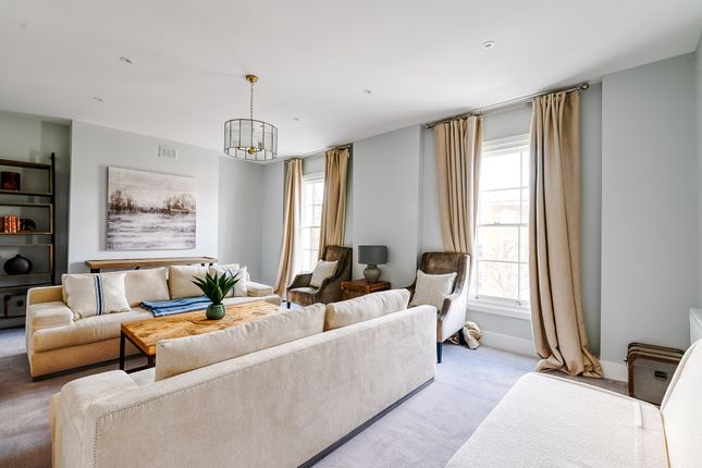 Town house to rent in Southgate Road, London N1