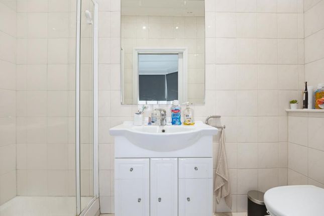 30, Fordhook Avenue, London photo 4