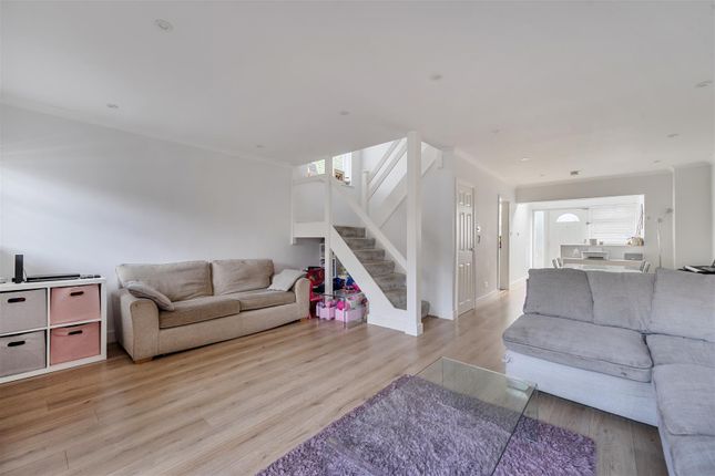Worcester Close, Maidenhead photo 3