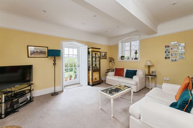 11, Woodbury Walk, Exeter photo 3