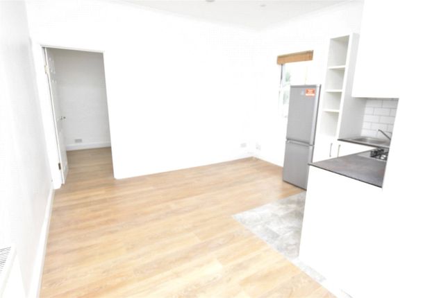 Flat 4, 274, Holmesdale Road, London photo 3
