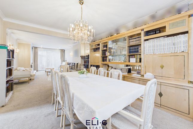 24 Templars Avenue, LONDON photo 3
