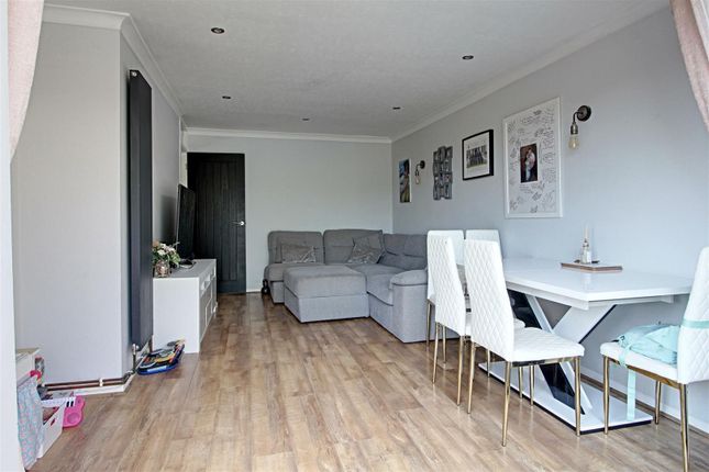 10, Taylors Road, Chesham photo 3