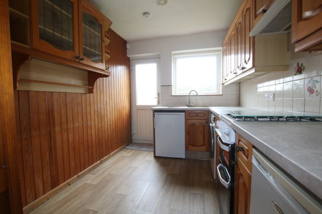 16, Laurel Close, Colnbrook photo 5
