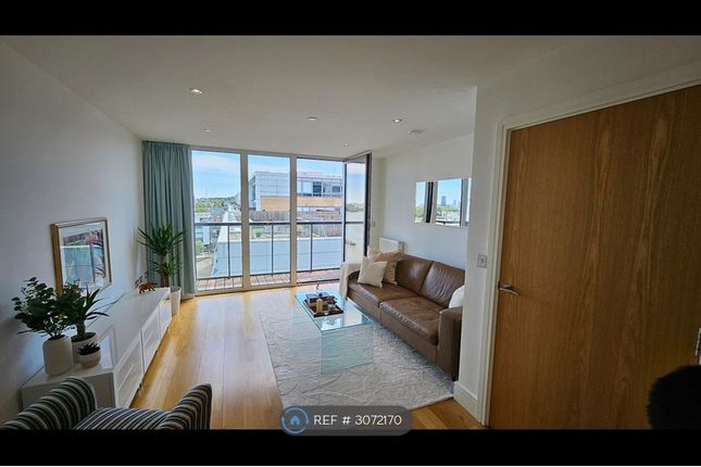 Admirals Tower Dowells St, London photo 3