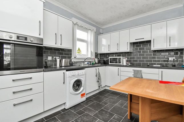 93 Westergreens Avenue, Glasgow photo 3