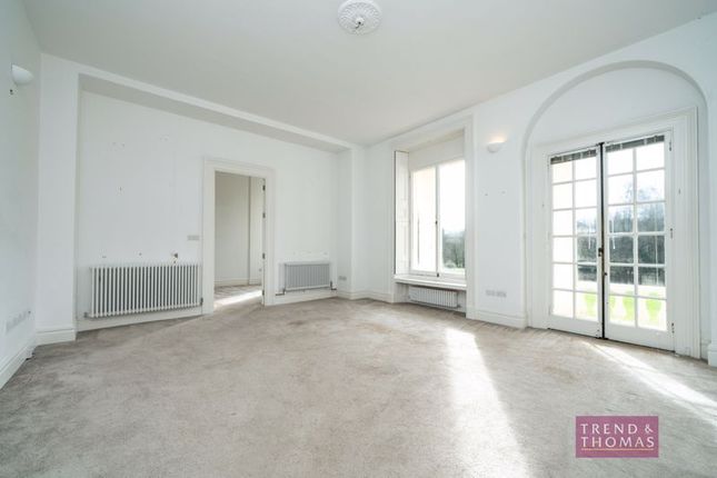 Flat for sale in Loudwater Drive, Rickmansworth