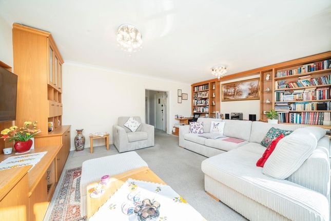 Flat 3, Goodwood House, Heathfield Terrace, London photo 3