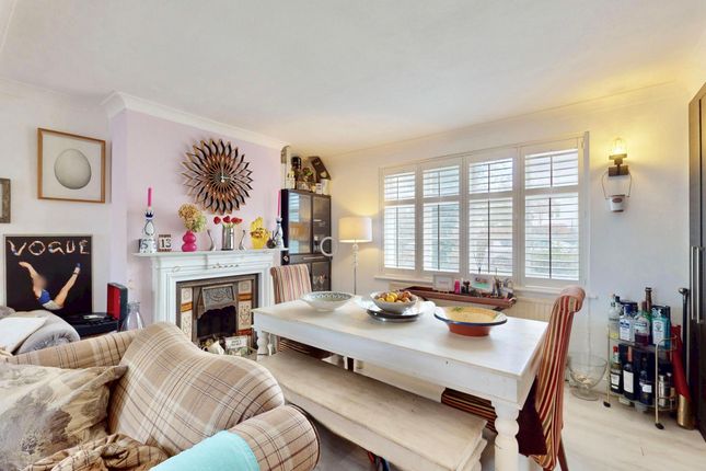 Hogarth Hill, London NW11 photo 4