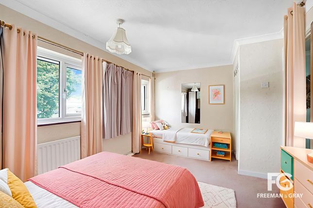 71 Duchess Of Kent Drive, Walderslade photo 5
