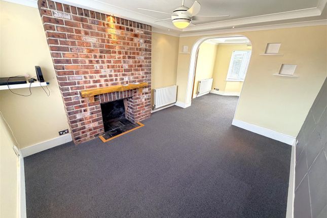 7, Pen Green Lane, Corby photo 3