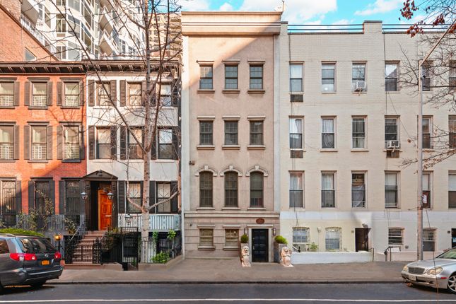 Town house for sale in 209 E 31st St, New York, Ny 10016, Usa