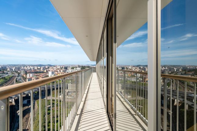 Thumbnail Apartment for sale in Campolide, Lisbon, Portugal