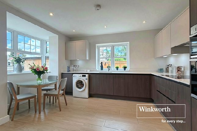 1, Fairway View Close, Ferndown photo 2