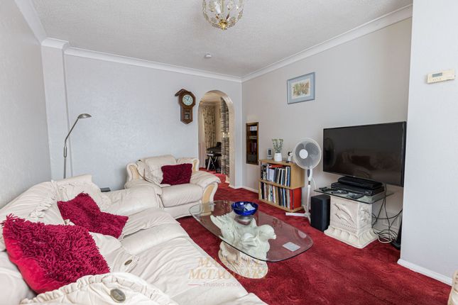 6 Chevening Close, Crawley photo 4
