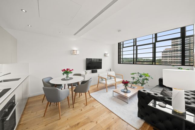 Flat 56, Hoover Building, Western Avenue, Greenford photo 4