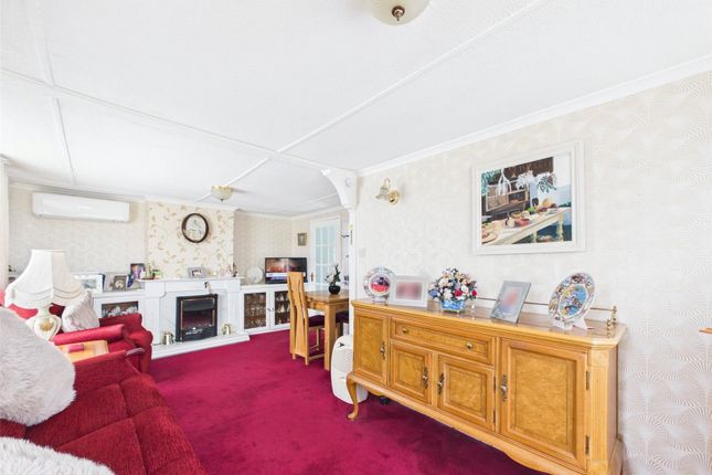 94, Staverton Park, Cheltenham photo 3