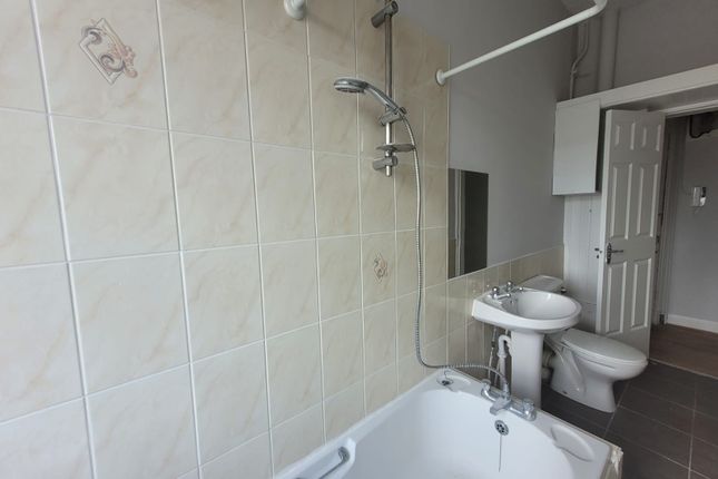 1083 2/3, Tollcross Road, Glasgow photo 2