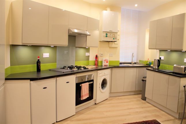 Thumbnail Flat to rent in Sciennes House Place, Edinburgh
