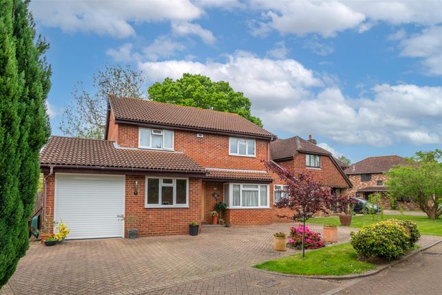 Thumbnail Detached house for sale in Kidworth Close, Horley