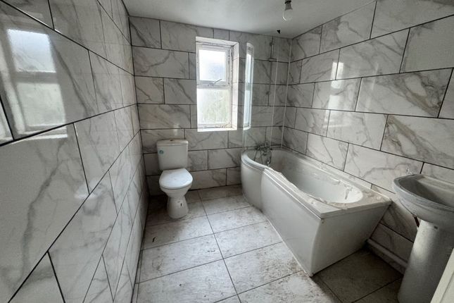 15, Holly Grove, Liverpool photo 5